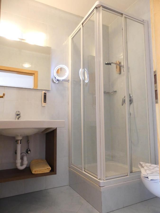 Garni Hotel Dorothea Tirolo Exterior foto