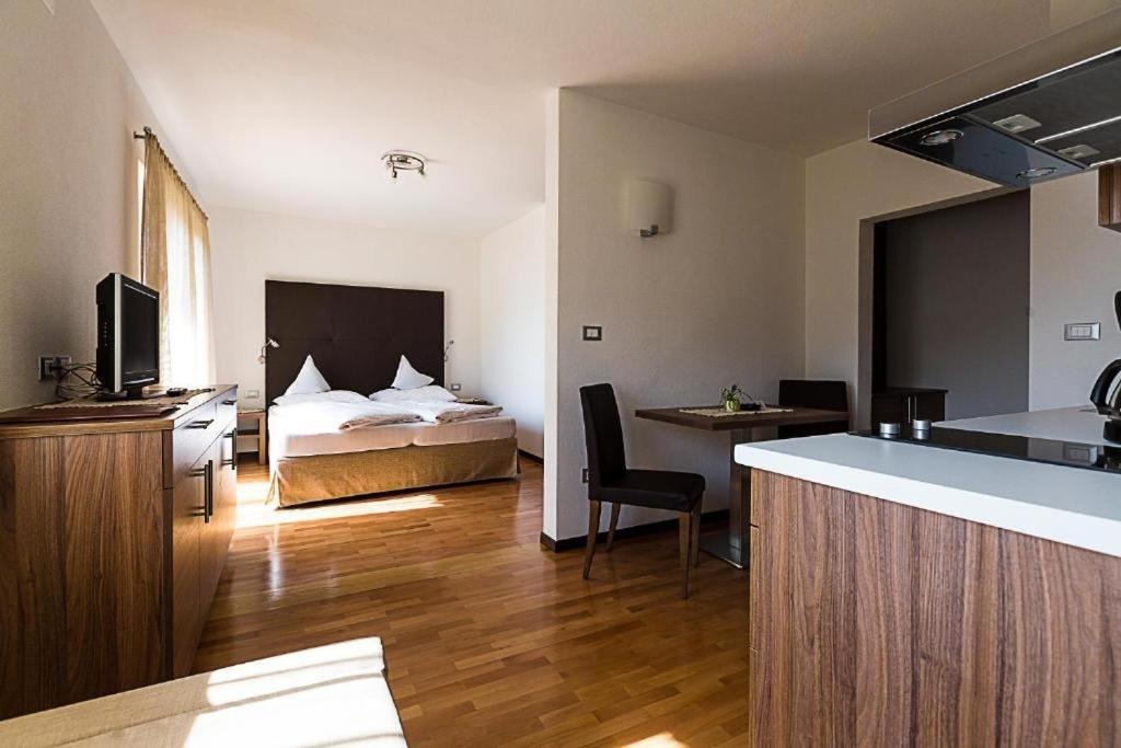 Garni Hotel Dorothea Tirolo Exterior foto