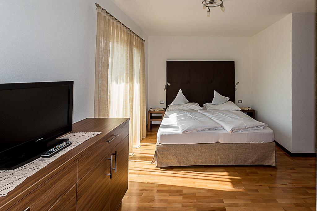 Garni Hotel Dorothea Tirolo Exterior foto